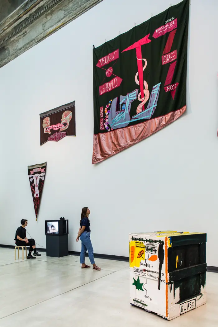 Ausstellungsansicht "1 Millionen Rosen für Angela Davis"