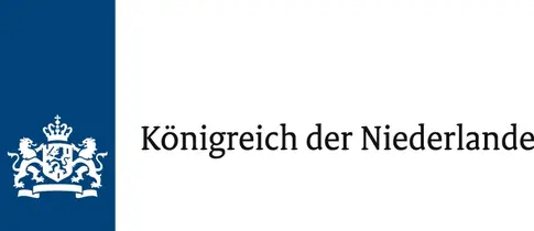 links: weißen Wappen auf blauen Untergrund, rechts: Schriftzug Königreich der Niederlande
