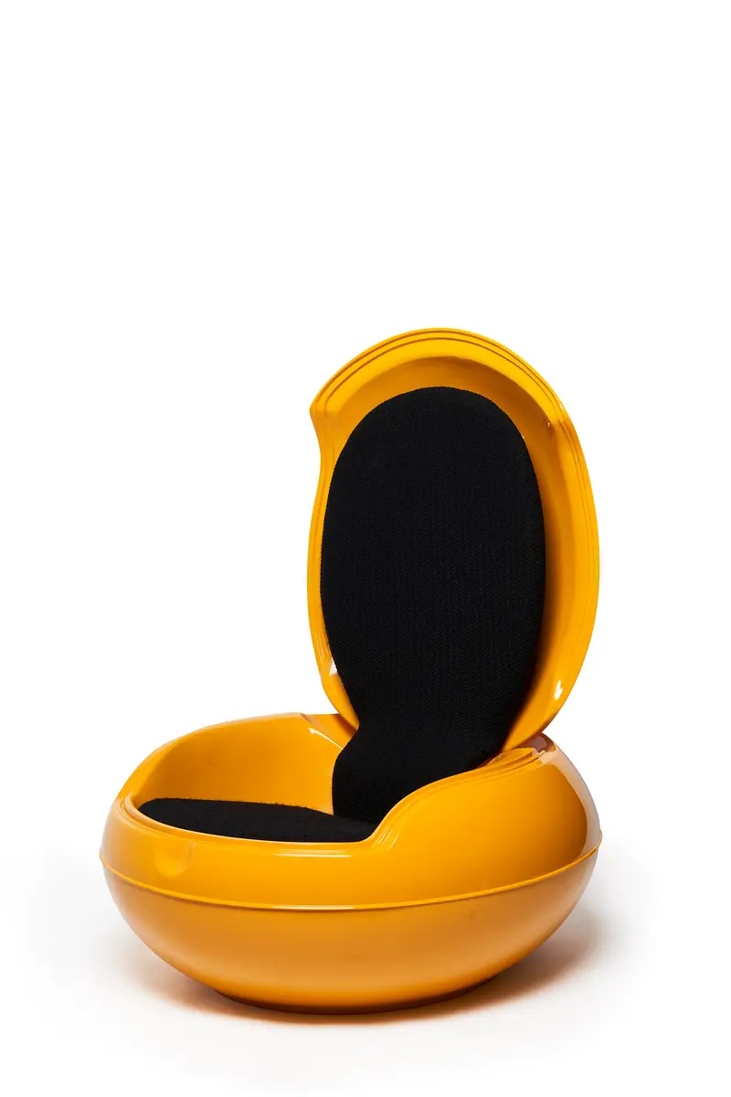 Sessel mit einklappbarer Lehne, sog. "Senftenberger Ei", Entwurf: Peter Ghyczy, 1968