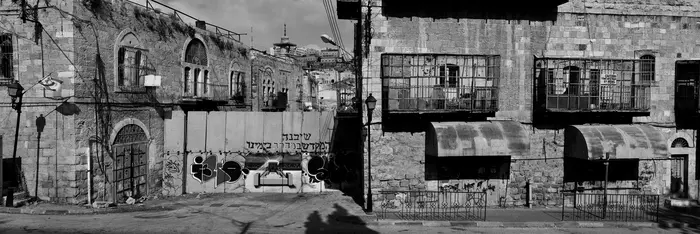 Josef Koudelka, ISRAEL - PALÄSTINA. Ash Shuhada Straße, Hebron, 2011