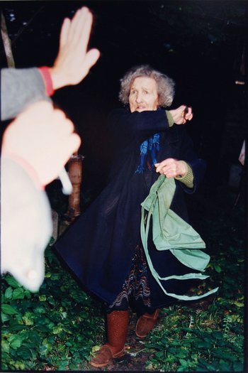 Foto einer wütenden älteren Frau