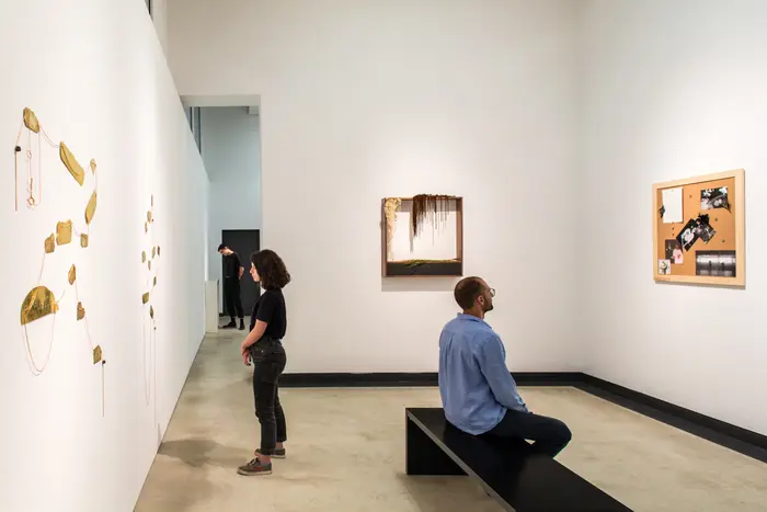Ausstellungsansicht "1 Millionen Rosen für Angela Davis"