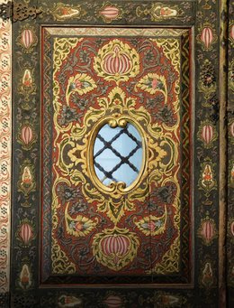 Damaskuszimmer reich verzierte Holztür mit Fenster