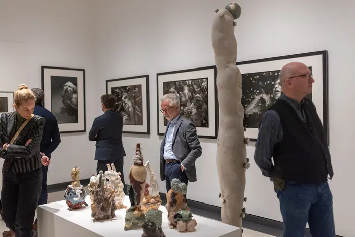 Menschen in der Ausstellung